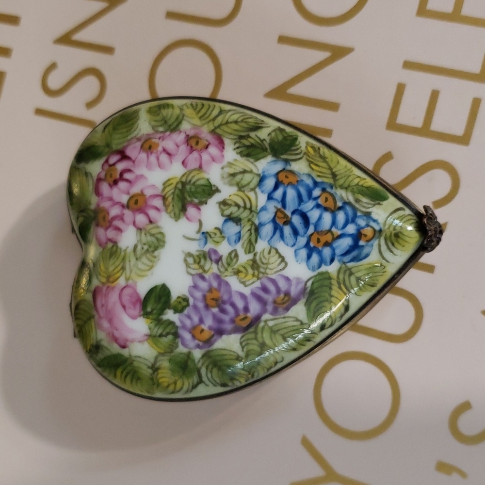 LIMOGES HEART TRINKET/PILL BOX